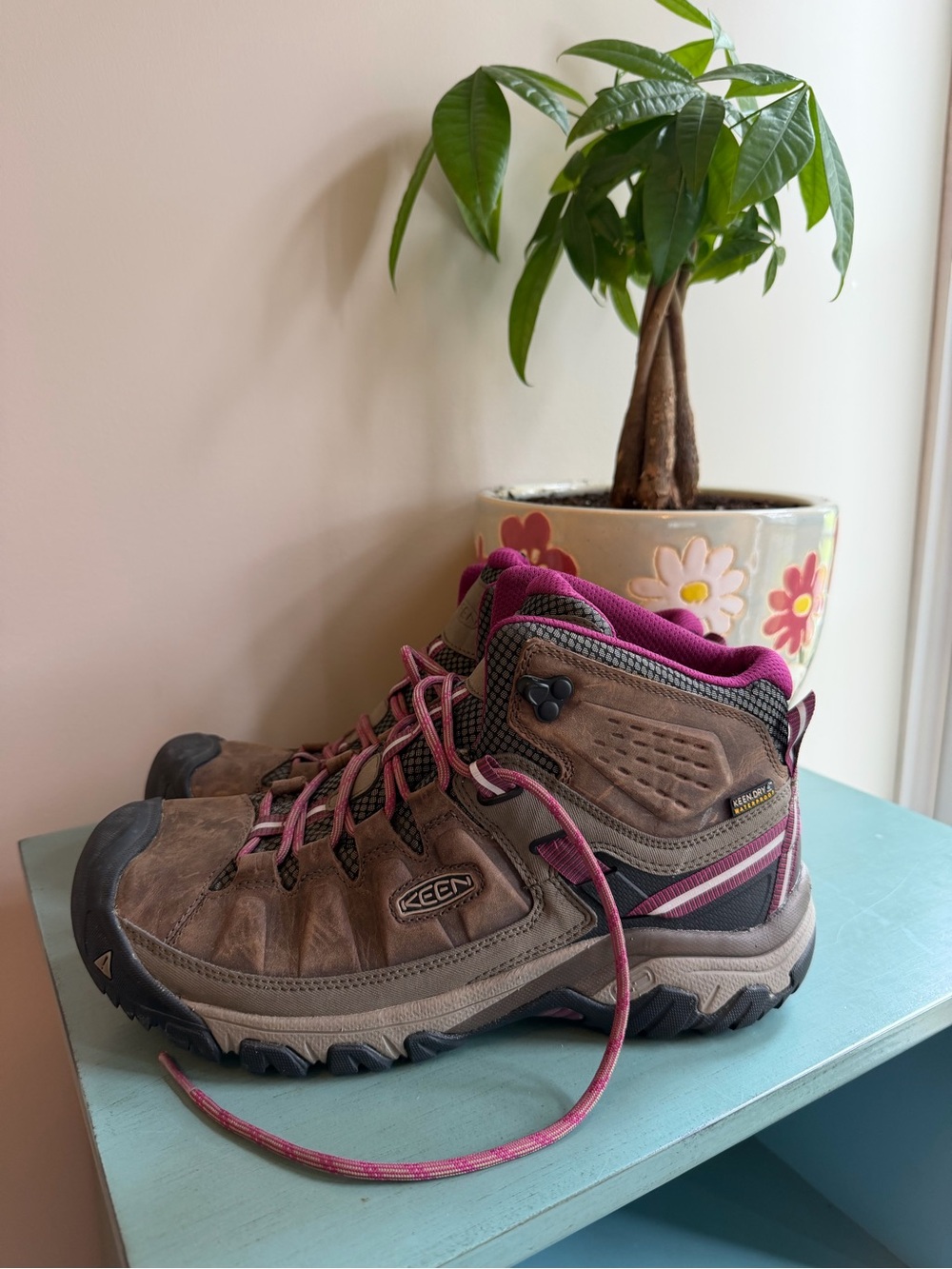 KEEN Women's Targhee III Mid Waterproof Hiking Boots size 10